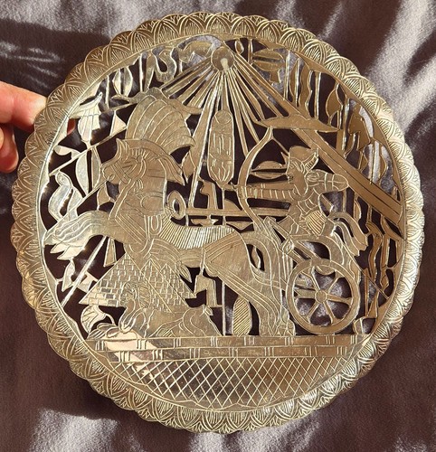 Assiette égyptienne ajourée