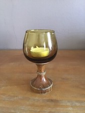 Bougeoir Verre à pied en bois et verre ambré vintage.