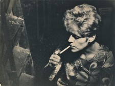 Femme à la cigarette photo argentique d’époque années 50 papier cartoline