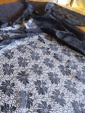 Dentelle noire  - 114 cm x 150