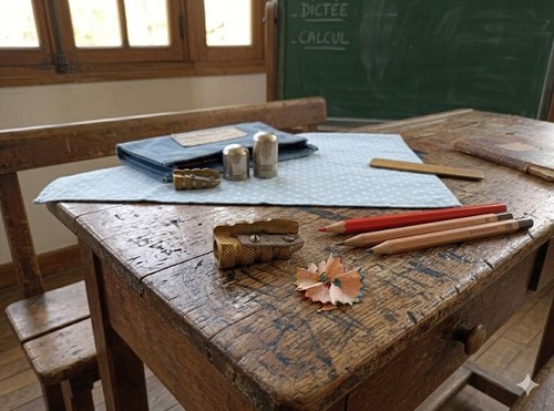 Ancien taille crayon dans - dans, son