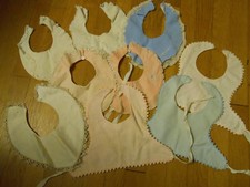 Lot de 9 bavoirs anciens dont