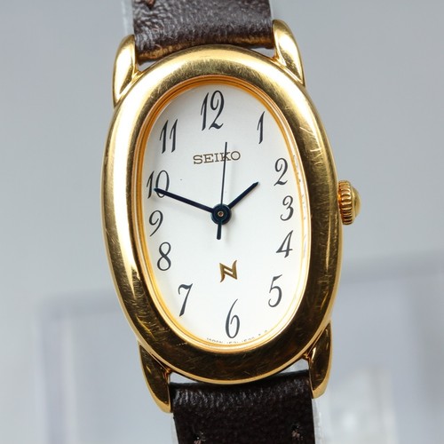 Montre quartz femme - à,