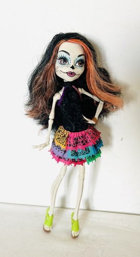 Poupée monster high skeleta - poupée,