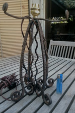 ancien pied de lampe art-déco en fer forgé martelé