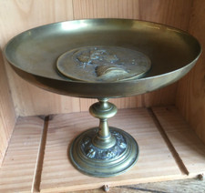 Coupe en bronze médaillon