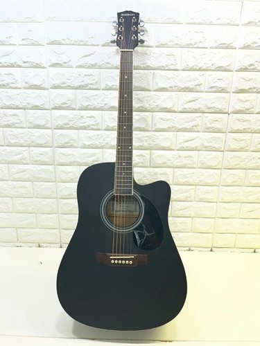 Guitare acoustique noire