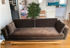 Canapé Red Edition série 210 en velours gris avec pieds en chêne clair 