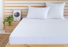 protège-Matelas en Tissu éponge imperméable et Respirant. Disponible dans Tou...