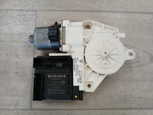 Moteur lève vitre droit