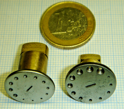 Deux anciens outils - anciens, moyens
