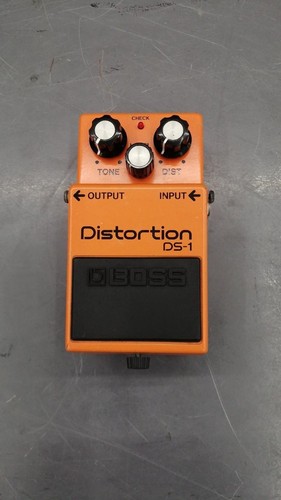 Boss effect pedal - ds-1,