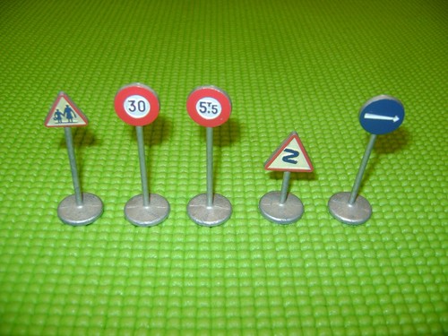 Dinky toys lot panneaux - toys,