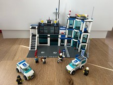LEGO City 7498 Commissariat de