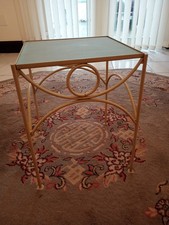 Petite table d'appoint en fer