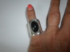 grosse bague en argent massif, cabochon d'onyx entouré de marcassites, t. 54