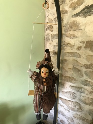 Clown sur balancoire tete - clown,