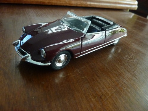 Cabriolet bordeaux lie - ds,