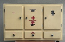 Armoire à Pharmacie vintage vendue en l'état