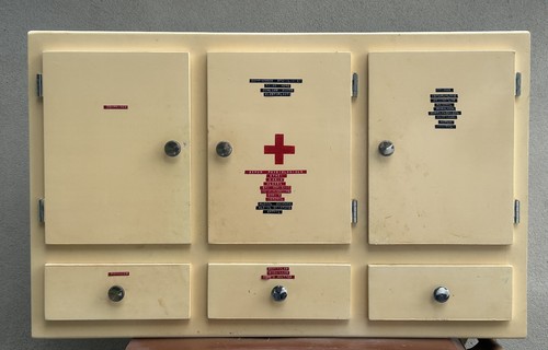 Armoire pharmacie vintage - à,