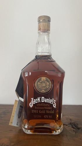 Carafe gold medal 1981 - gold,