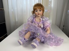 Poupée d'artiste poupée en