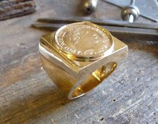 Chevalière or carré avec