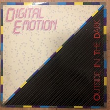 L'émotion numérique de l'album - à l'extérieur dans le noir