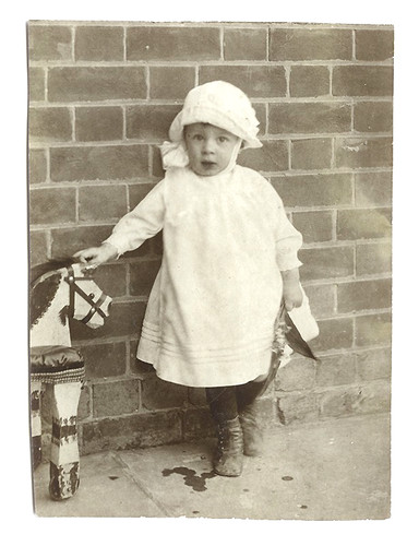 G1739 enfant cheval à - enfant.,