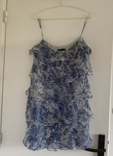 BELLE ROBE FLUIDE A VOLANT "