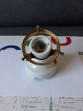 ANCIENNE APPLIQUE PORCELAINE SYSTEME A BAIONNETTE AVEC GRIFFE LAITON