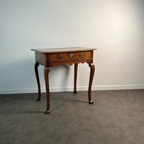 Table appoint queen - queen, anne