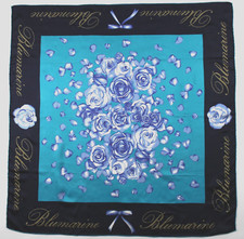 Magnifique  foulard vintage  " Blumarine "
