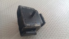 Support moteur avant pour