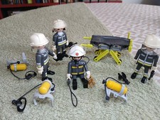 PLAYMOBIL Pompiers N°1 - Trois pompiers, leur capitaine, nombreux accessoires