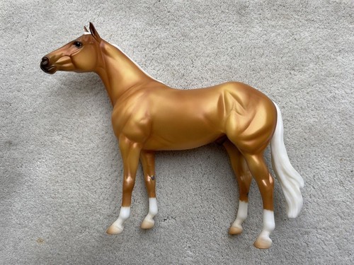 Retired breyer 1836 - #1836, the
