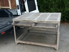 table de tri postal ancienne en  métal avec deux tiroirs,1er sablage 