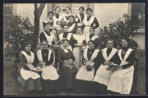 Carte postale photo servante
