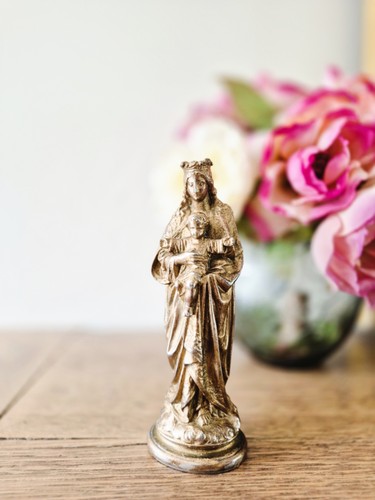 Statue vierge à - de,