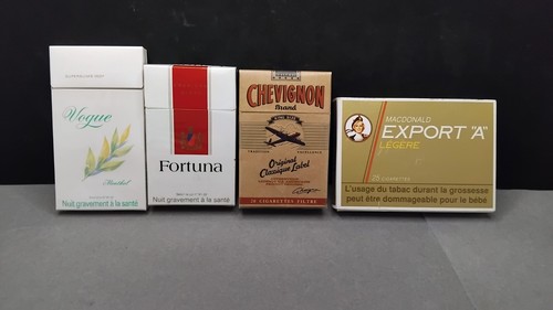 Lot paquets de - de, cigarettes