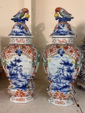 Belle grande paire de vases en faïence Delft de 45 cm Romance 19ème siècle...