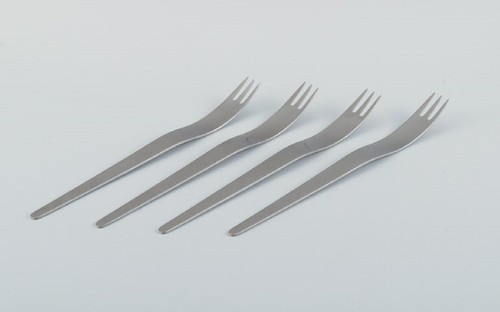 Arne jacobsen pour - arne,