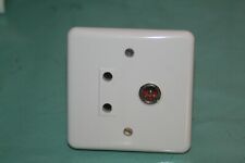  Socle télévision + prise sans terre  NEPTUNE 1 LEGRAND 80154