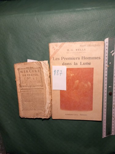 Lune premier homme - homme, et