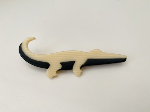 Broche crocodile rhodoïd - en,