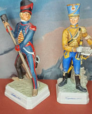 PAIRE DE FIGURINES SOLDATS DE