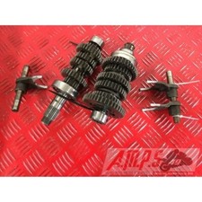 Boite de vitesse avec axe et