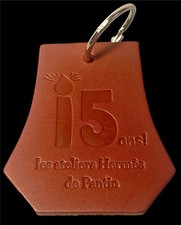 PORTE CLEF PLEIN CUIR 15 ANS DES ATELIERS HERMÈS DE PANTIN AVEC ANNEAU NEUF