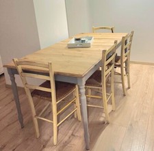 Très belle table en chêne clair pieds gris très bon état