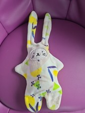 doudou lapin jaune bleu vert